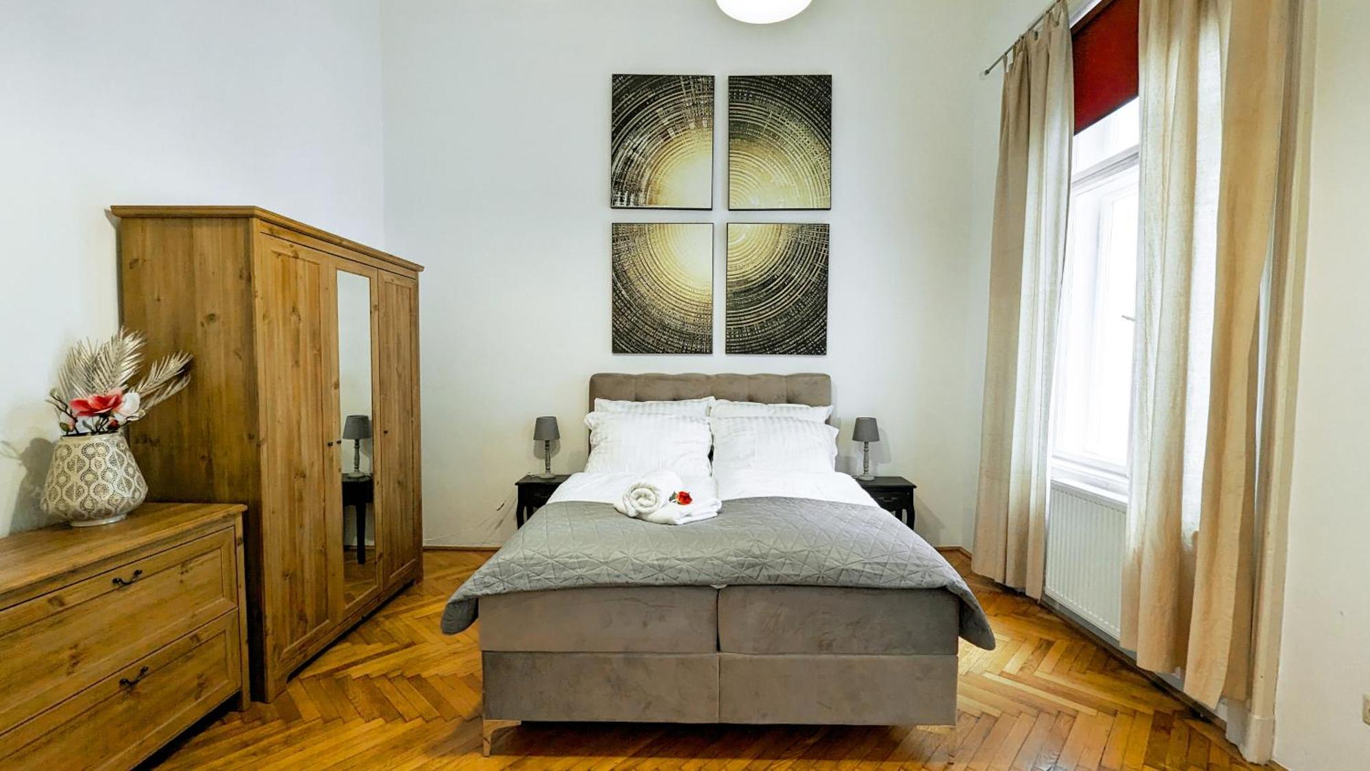 Heart Of The City, Entire Very Big Apartment Budapest Esterno foto